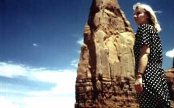 Menschen im Monument Valley verkmmern zum Nichts.