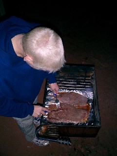 Die zwei "handlichen" Steaks, die uns Abendessen und Fr�hst�ck boten...