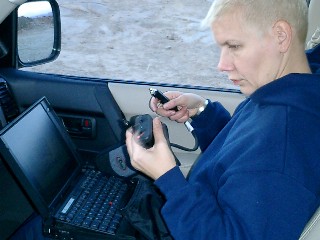 Mit Hilfe von GPS und Laptop lokalisieren wir unsere momentane Position. Ohne diese Hilfe w�re uns nur der R�ckweg geblieben.