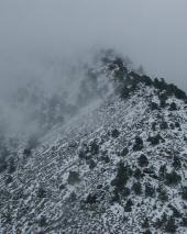 Die schneegeschw�negrten Wolken versperren den Blick auf unseren Teleskop-Peak
