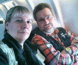 Anita & Hartmuth auf dem City-Hopper-Flug K�ln - London