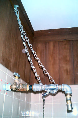 H�chst interessante Konstruktion der Dusche